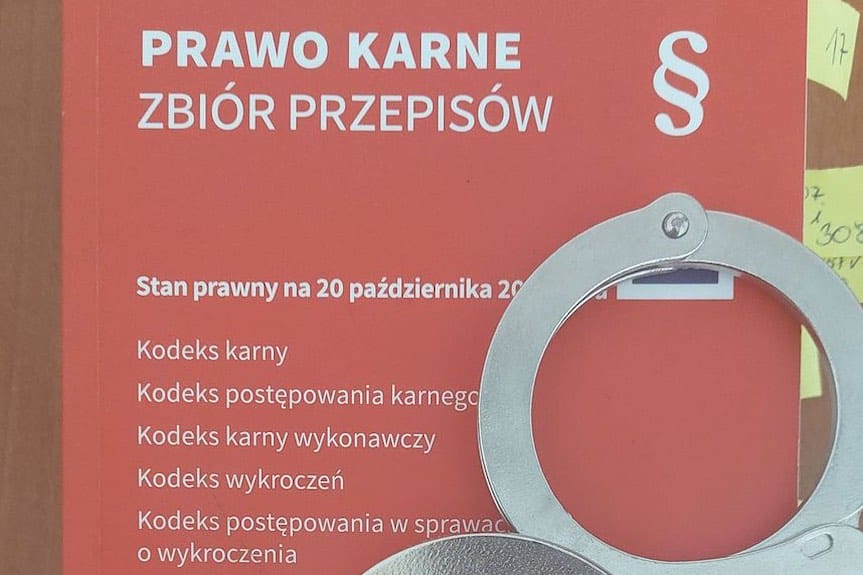 Podejrzani o naruszenie nietykalności cielesnej policjanta usłyszeli zarzuty