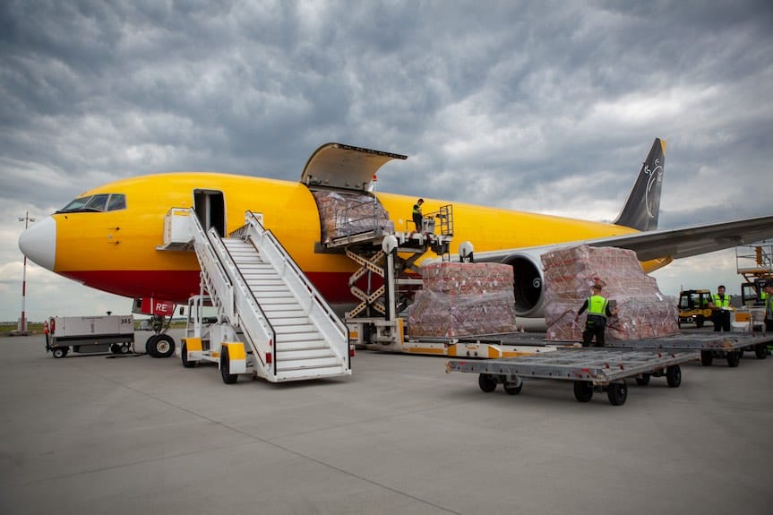 Podrzeszowskie lotnisko nie zwalnia tempa.  Mimo przebudowy pasa startowego z sukcesami obsługuje ruch pasażerski i cargo