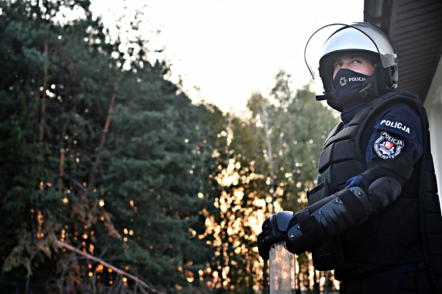 Eskorta rodzącej kobiety do szpitala w Rzeszowie