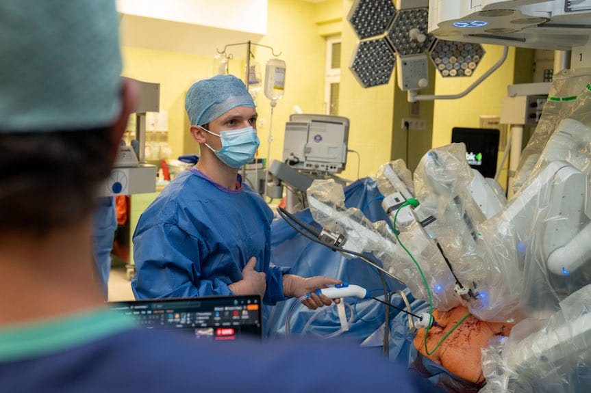 Przełom w Polsce: pierwsze operacje nerek z użyciem robota i AI 3D