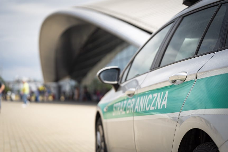 Ukrainka zostawiła bagaż na lotnisku w Jasionce. Bagażem zajęli się saperzy