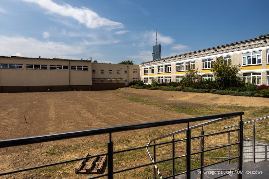 Powstają nowe boiska w rzeszowskich szkołach