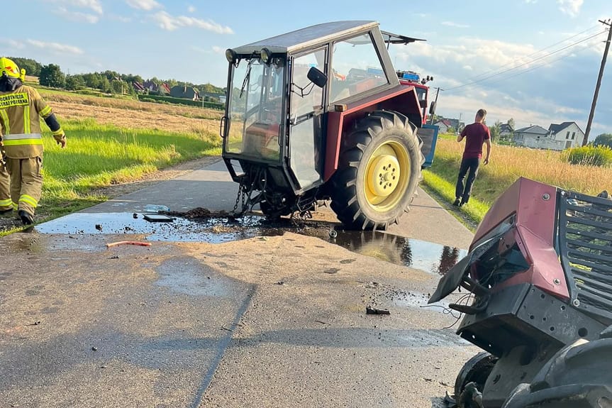 Wypadek w Przewrotnem. Ciągnik zderzył się z samochodem