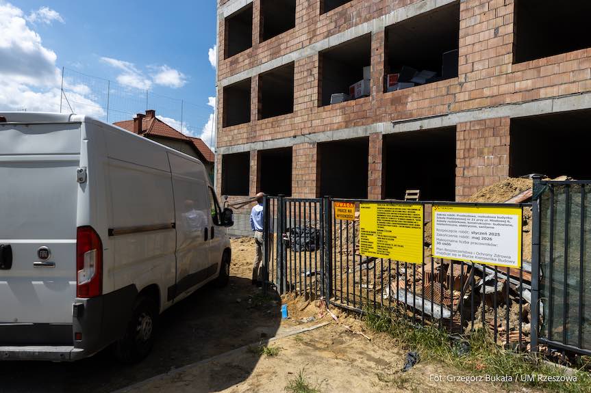 Rzeszów: Rośnie nowa część szkoły przy Miodowej
