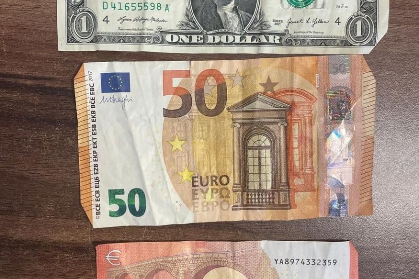 Dzielnicowi z Głogowa Małopolskiego zatrzymali włamywacza na gorącym uczynku