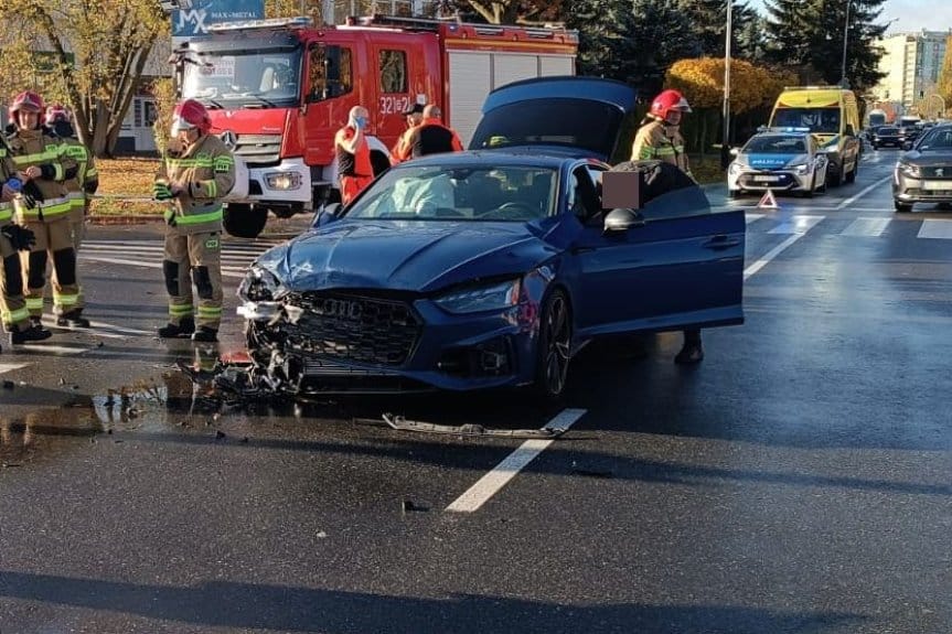 Wjechał na skrzyżowanie na czerwonym świetle i doprowadził do kolizji