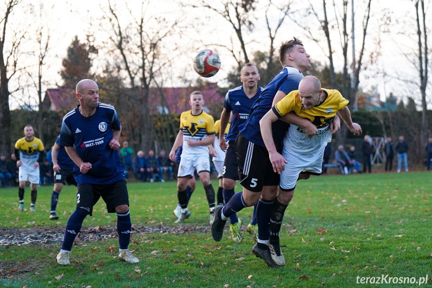 Zacięte derby w Świerzowej Polskiej. Remis po dramatycznej końcówce [ZDJĘCIA]