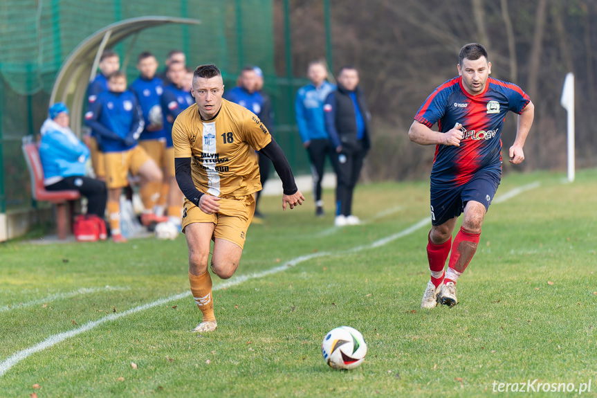 Z meczu Orzeł Faliszówka - Polonia Kopytowa