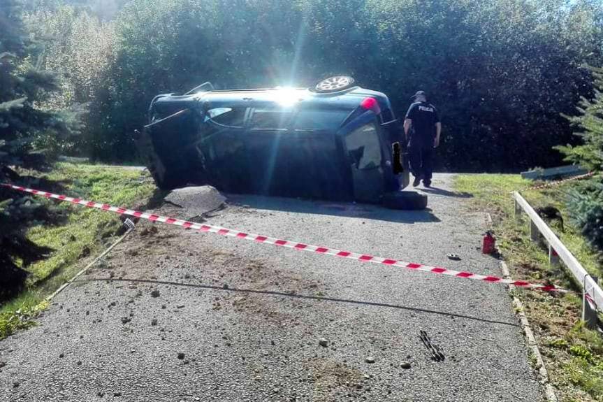 Samochód na boku, kierowca pijany