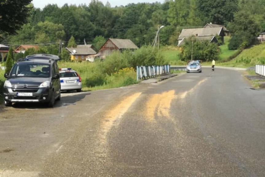Rozsypane zboże przyczyną wypadku motocyklisty