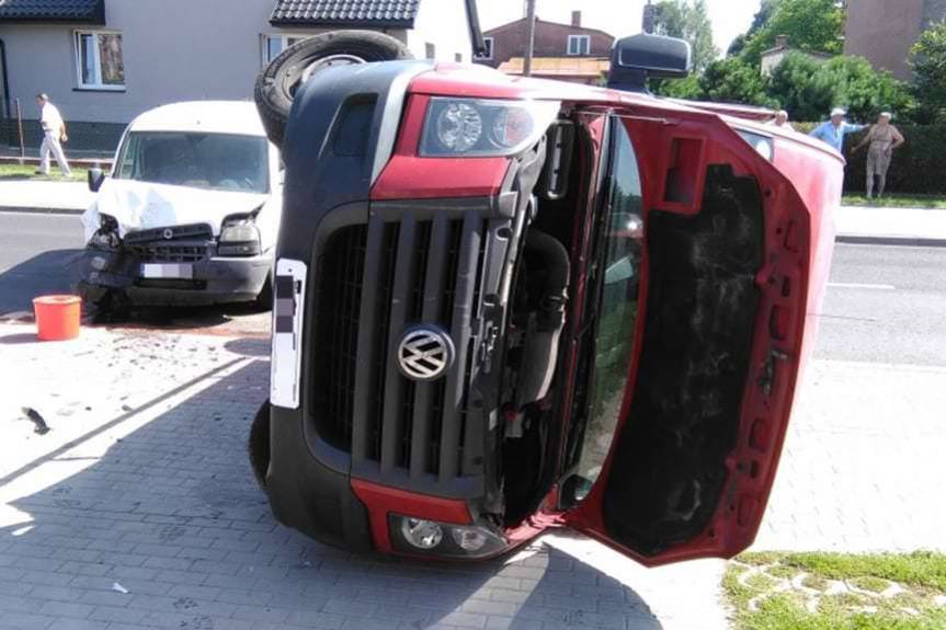 Zderzenie dostawczaka i fiata