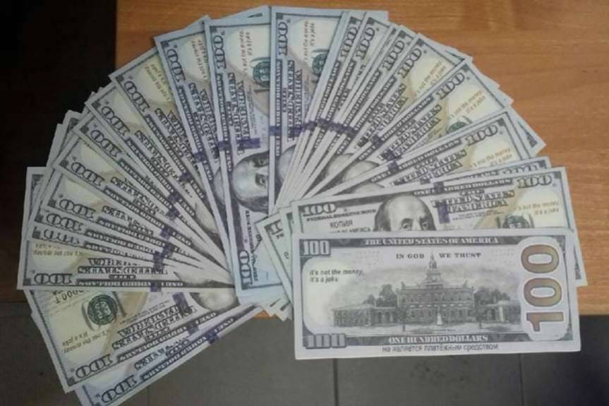 Chcieli wymienić w kantorze fałszywe banknoty