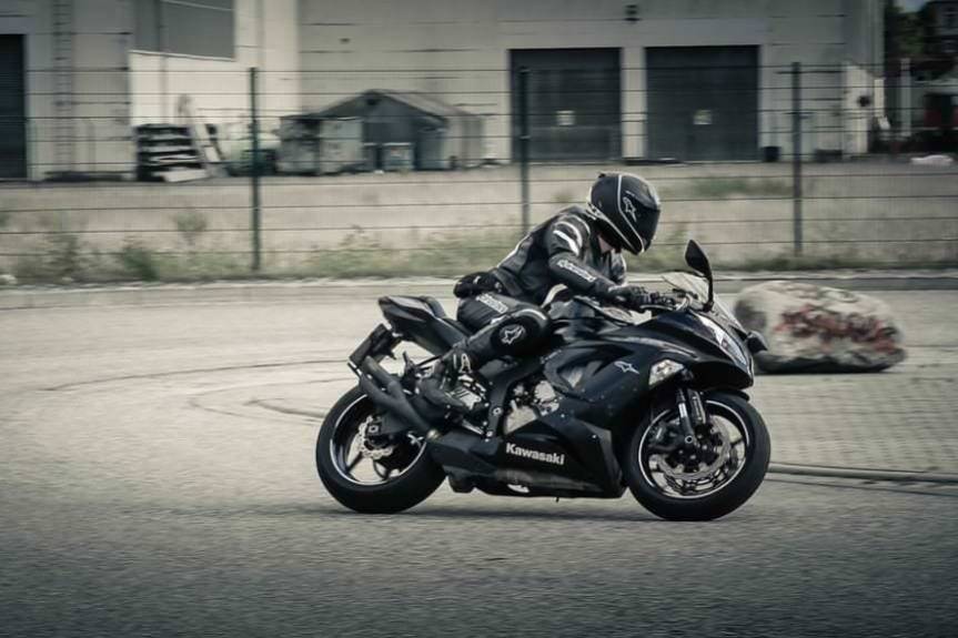 33-latek w szpitalu po upadku na motorze