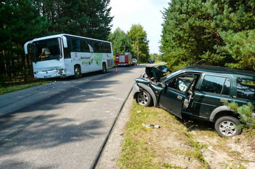 Zderzenie autobusu z osobówką