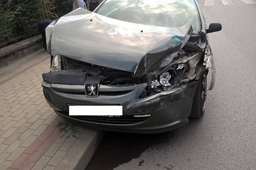 Zderzenie osobówki z ciężarowym Starem