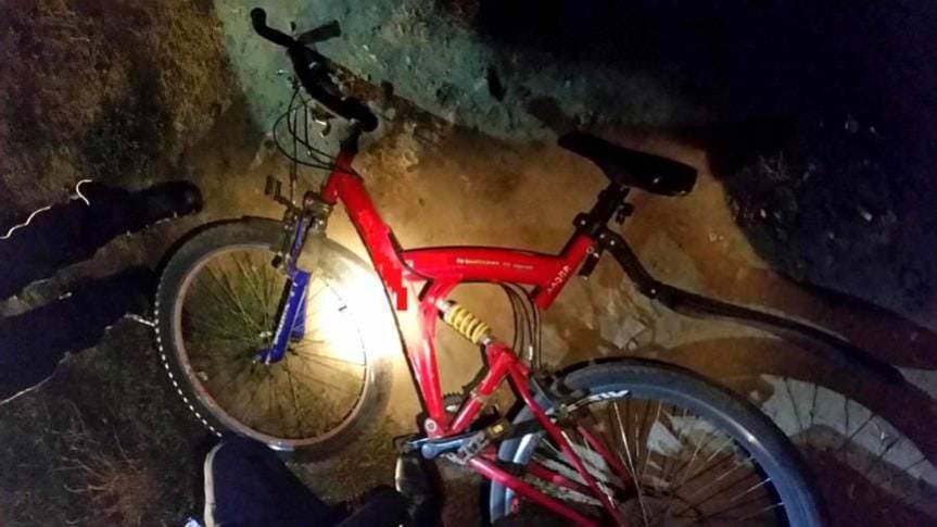 Jednośladem wprost pod samochód