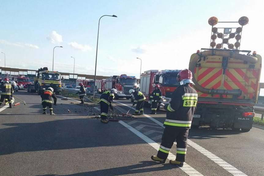 Potłuczone butelki piwa na A4