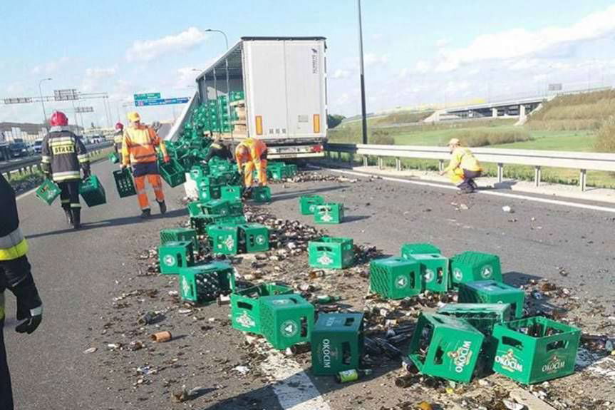 Potłuczone butelki piwa na A4