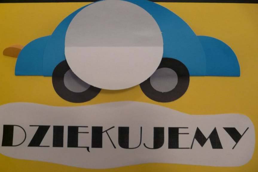 Najmłodsi dziękują policjantom