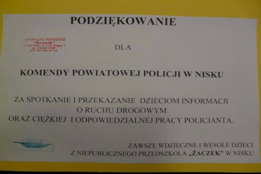 Najmłodsi dziękują policjantom