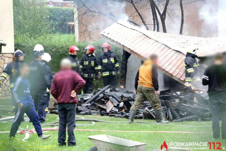 Doszczętnie spłonął budynek gospodarczy