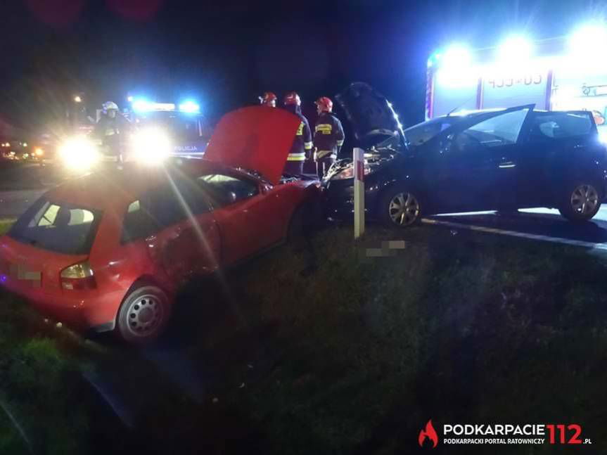 Niebezpieczny wypadek. Dwie osoby ranne