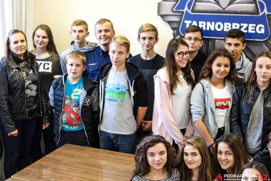 Gimnazjaliści u policjantów