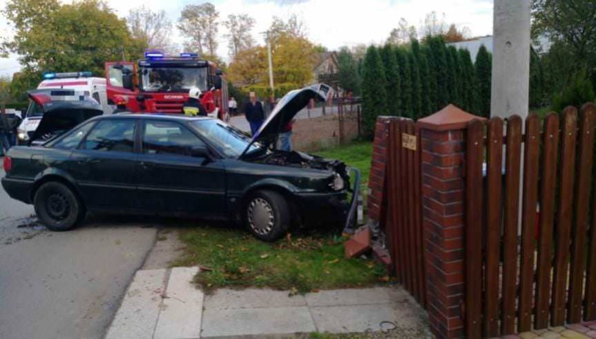 Stracił panowanie i uderzył w ogrodzenie