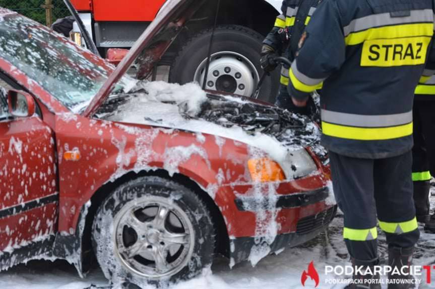 Pożar passata na skrzyżowniu
