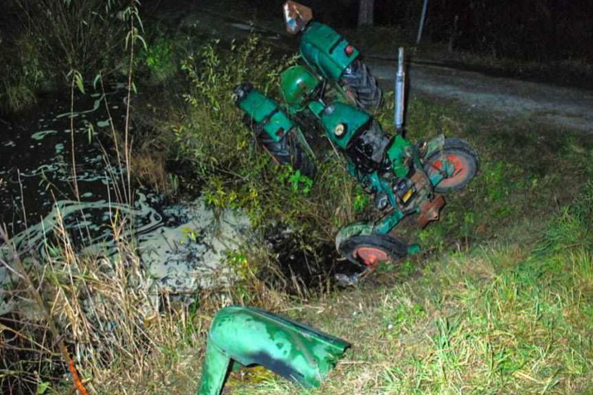 Wjechał ciągnikiem do rowu, był pijany 