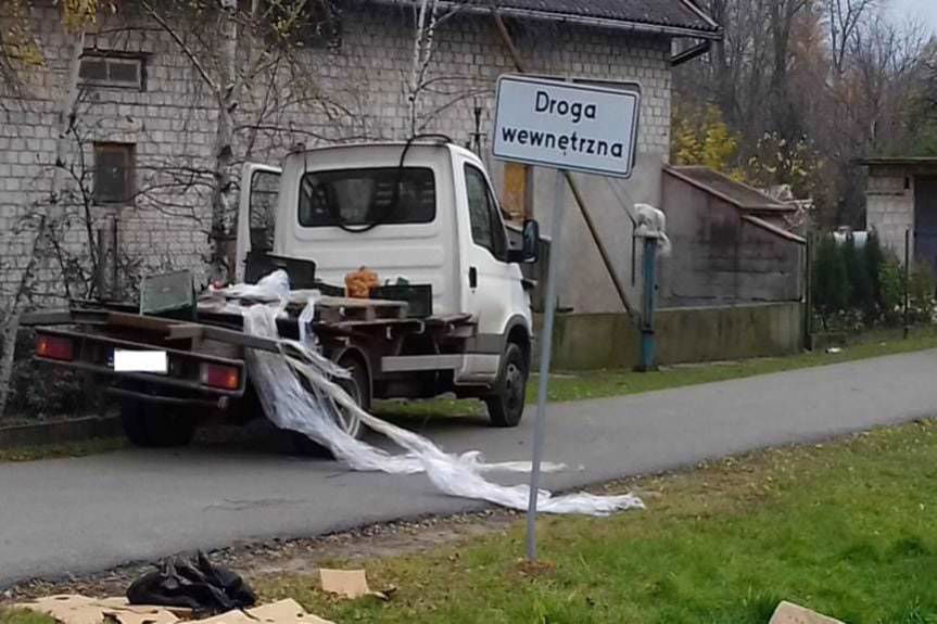 Nie zastosował się do znaków, zablokował drogę