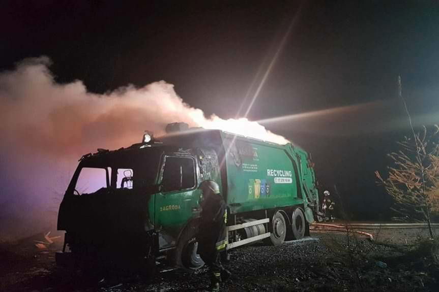 Pożar śmieciarki w Dynowie