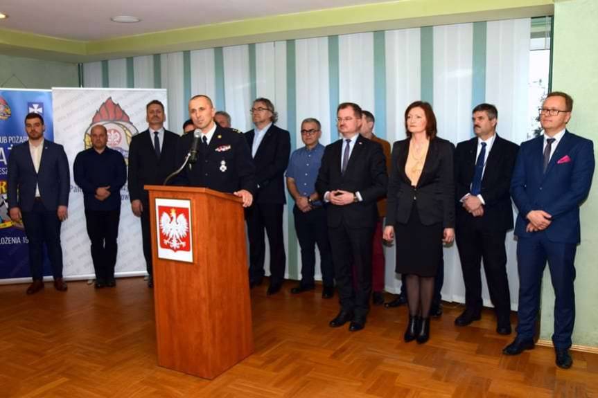 Gratulacje dla strażaków sportowców.