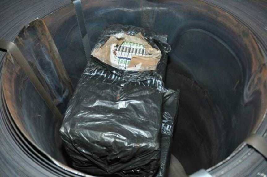 Kontrabanda w zwojach blachy