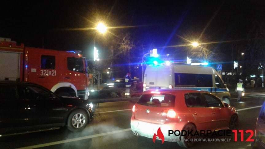 Minikarambol przed przejściem dla pieszych