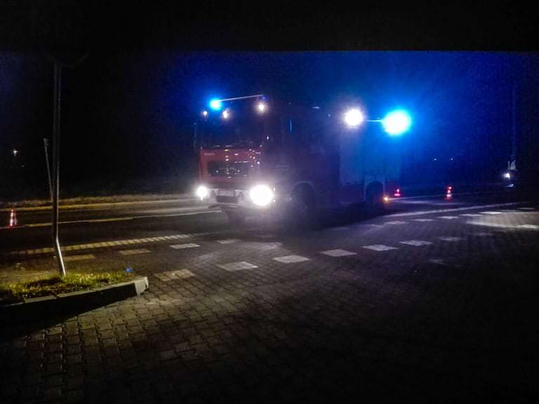 Zderzenie 2 pojazdów, 3 osoby w szpitalu