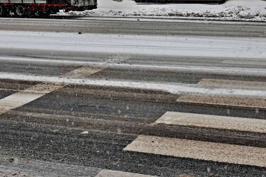 19-latek potrącił kobietę na pasach