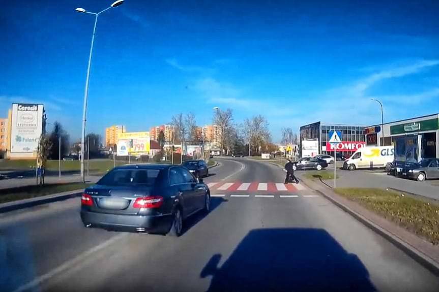 O krok od tragedii na przejściu dla pieszych w Tarnobrzegu