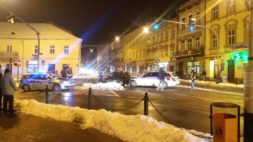 Kolizja dwóch samochodów 