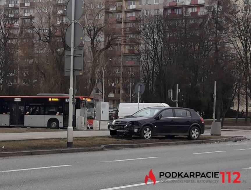 Zderzenie autobusu MPK z osobówką
