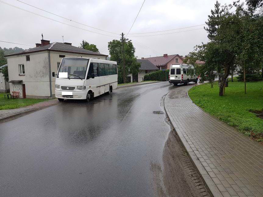 Kolizja dwóch busów w Rogach