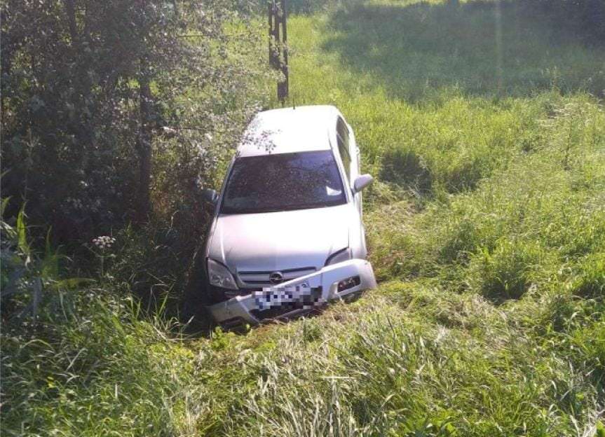 Opel zderzył się z kolejką wąskotorową