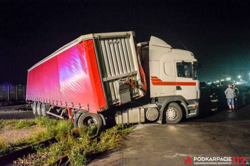 Zderzenie tira z lokomotywą 