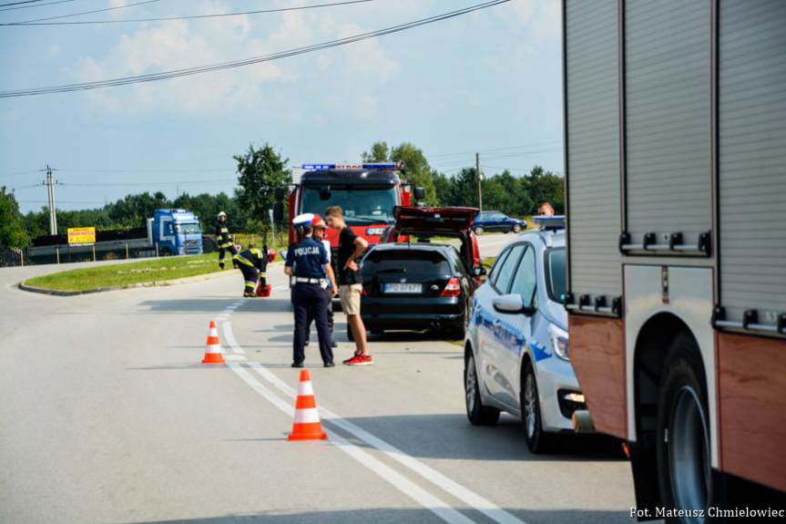 Zderzenie trzech samochodów osobowych w Grębowie