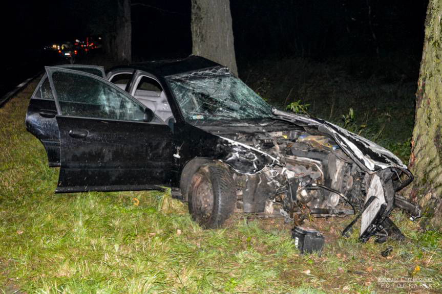 Wypadek samochodu osobowego, 2 osoby poszkodowane