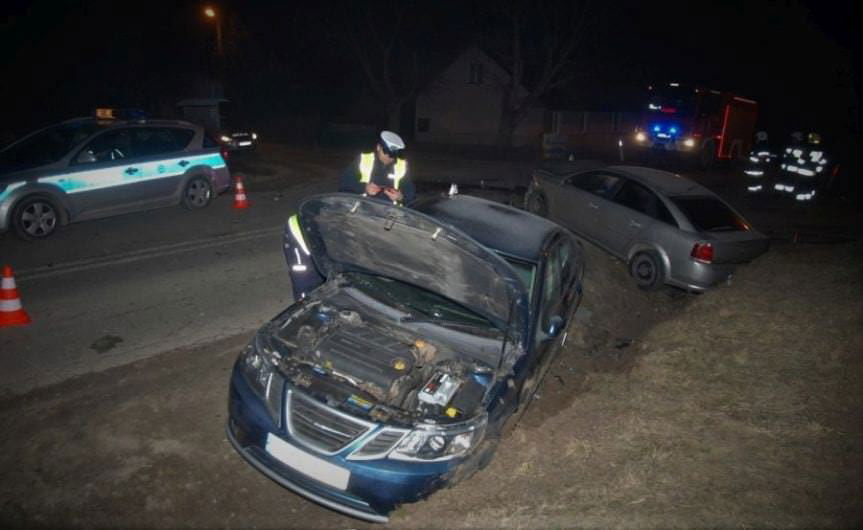 Rozbórz Długi. Zderzenie dwóch samochodów osobowych