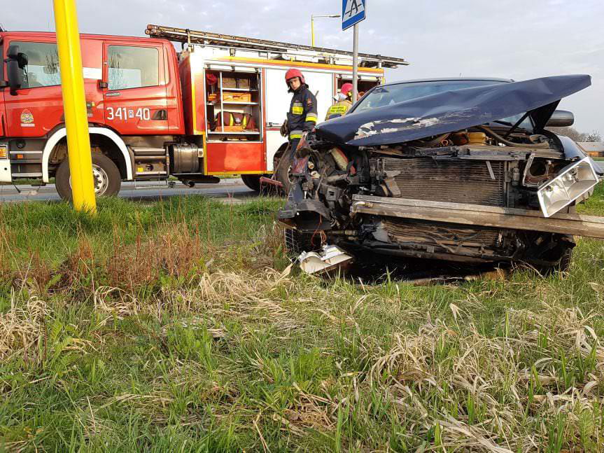 Zderzenie volkswagena i renault na ulicy Lotników w Krośnie