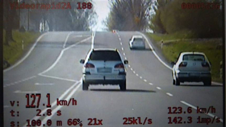 Głuchów. Pijany kierowca pędził 127 km/h w terenie zabudowanym