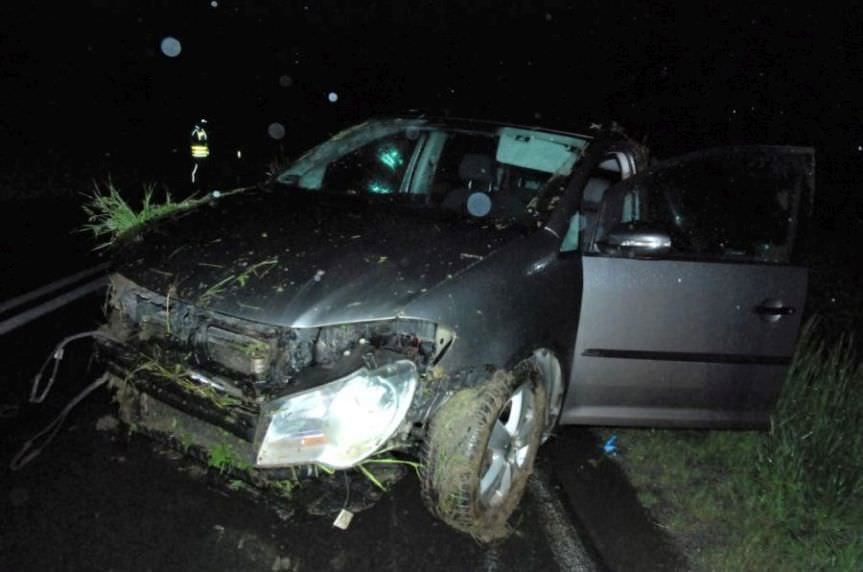 Tyniowice. Kierujący volkswagenem wjechał do rowu, był pijany