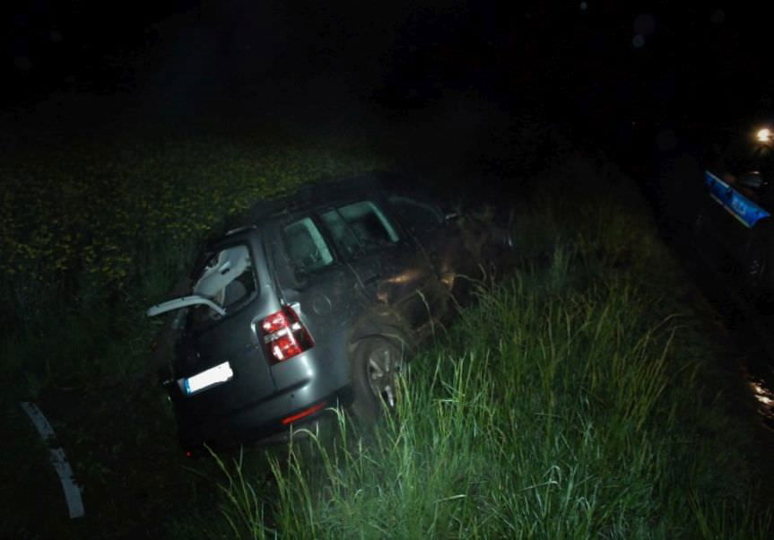 Tyniowice. Kierujący volkswagenem wjechał do rowu, był pijany